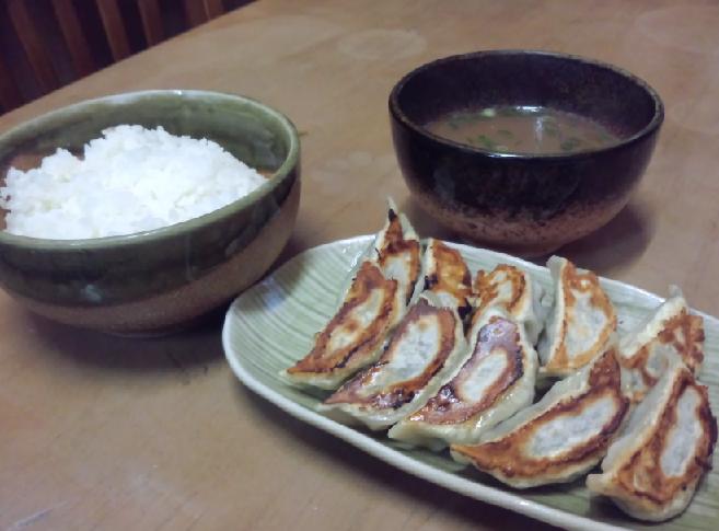 餃子・ご飯・中華スープ